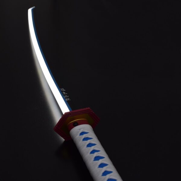 KATANA DE GIYU TOMIOKA, HOJA DE ACERO Y LUZ LED, DEMON SLAYER - Imagen 2